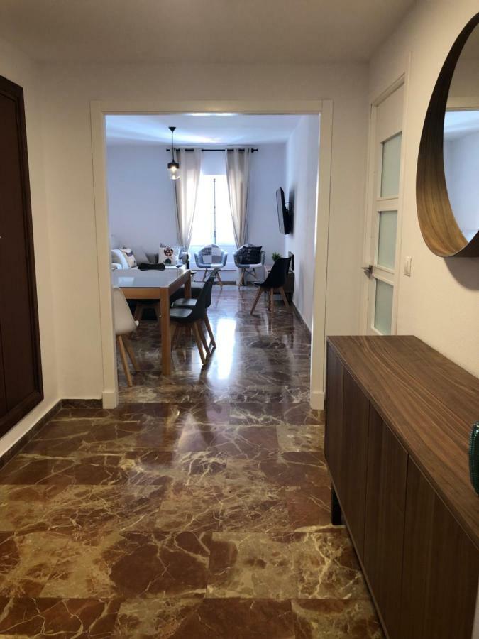 Gatu Premium Villa Aramburu, " Preferente Mayores De 25 Anos Y Familias " El Puerto de Santa María Exteriör bild